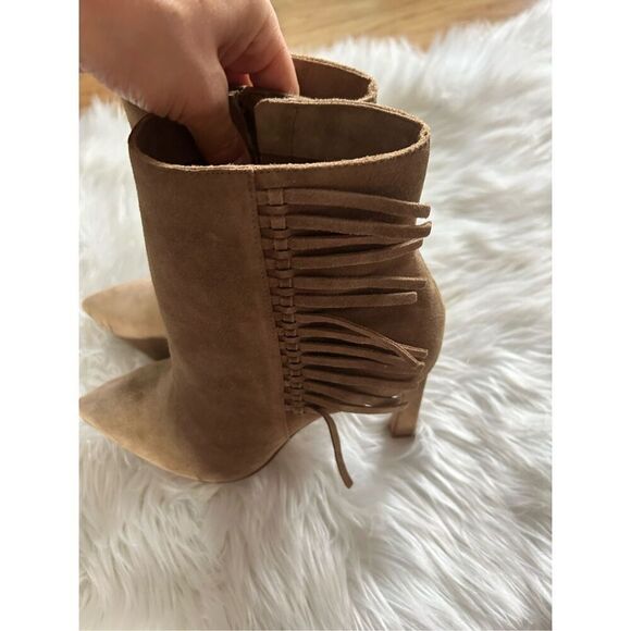 Vince Camuto tan suede fringed booties size 10M heel size is 4 inches booties we - Picture 3 of 7